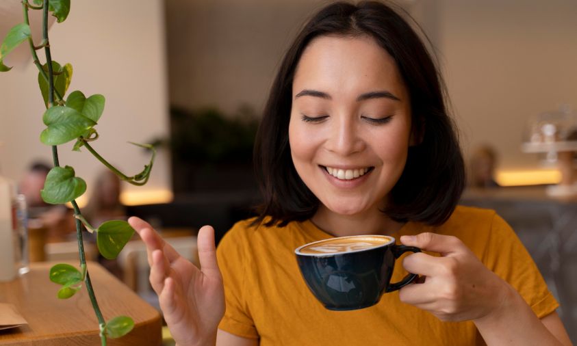 Menikmati Momen Santai dengan Secangkir Kopi atau Teh